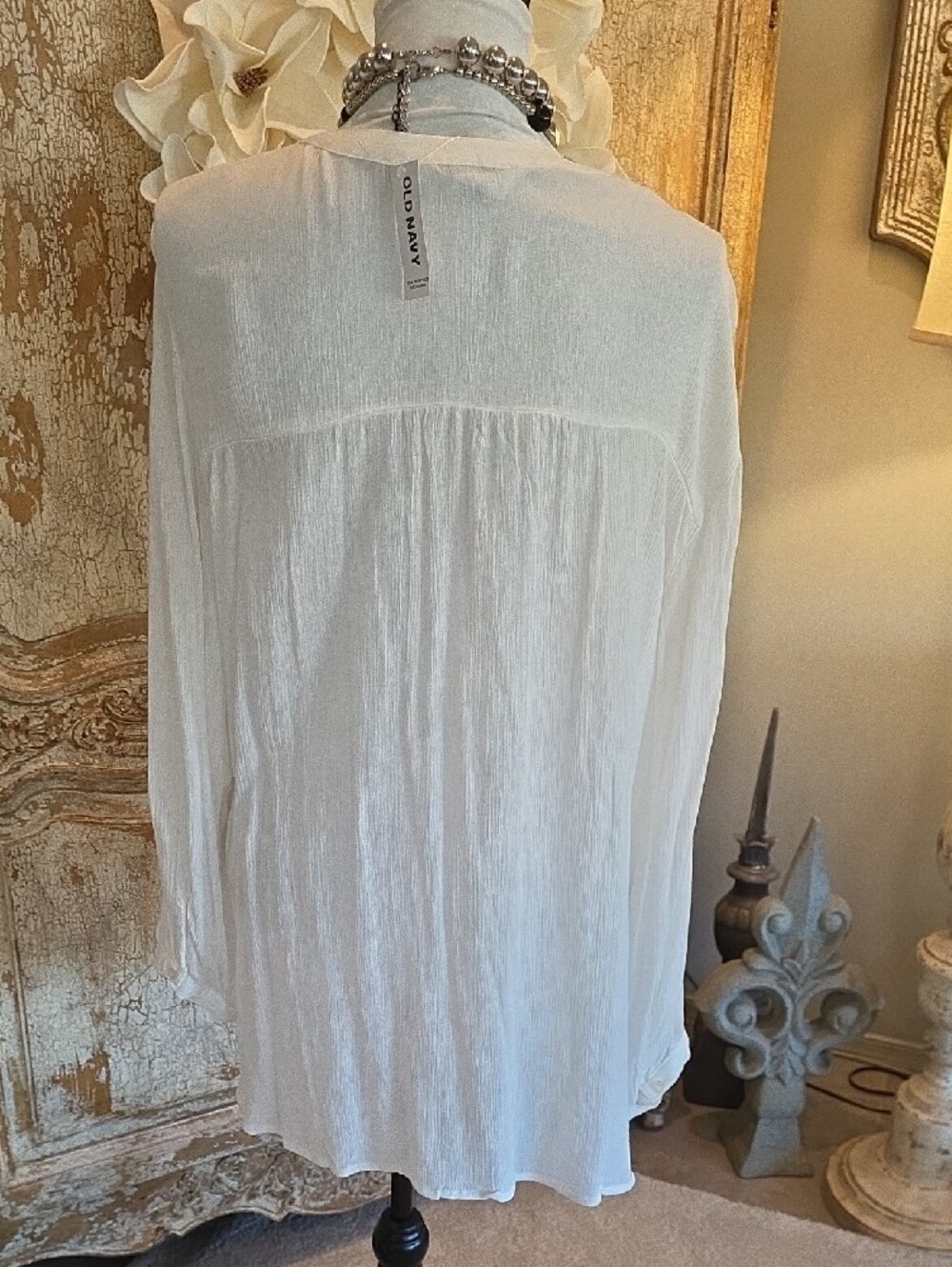 Old Navy White Button-Front V-Neck Long-Sleeve Tunic - Picture 6 of 11